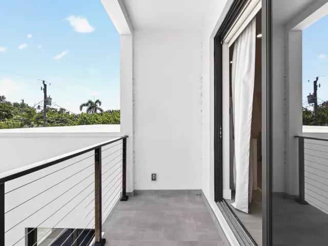 4-bedroom home for rent in Fort Lauderdale - 1807 NE 18TH Street - MondialRealty