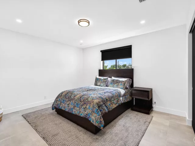 4-bedroom home for rent in Fort Lauderdale - 1807 NE 18TH Street - MondialRealty