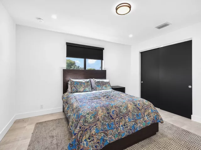 4-bedroom home for rent in Fort Lauderdale - 1807 NE 18TH Street - MondialRealty