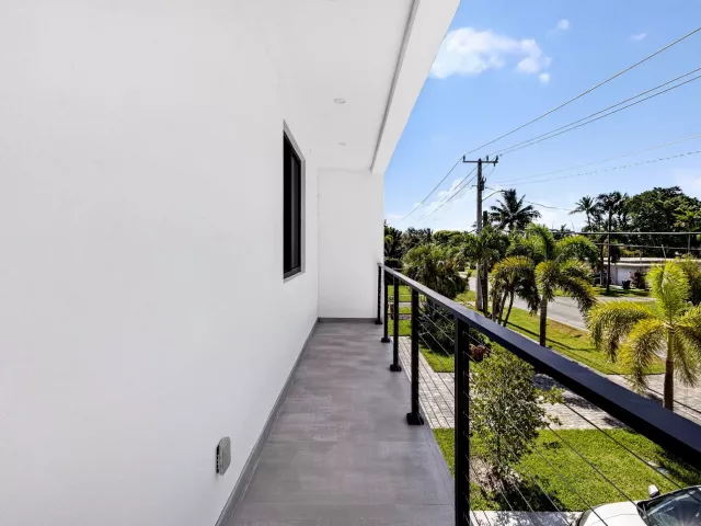 4-bedroom home for rent in Fort Lauderdale - 1807 NE 18TH Street - MondialRealty