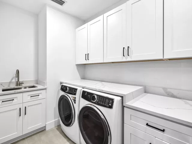 4-bedroom home for rent in Fort Lauderdale - 1807 NE 18TH Street - MondialRealty