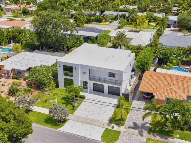 4-bedroom home for rent in Fort Lauderdale - 1807 NE 18TH Street - MondialRealty