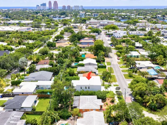 4-bedroom home for rent in Fort Lauderdale - 1807 NE 18TH Street - MondialRealty