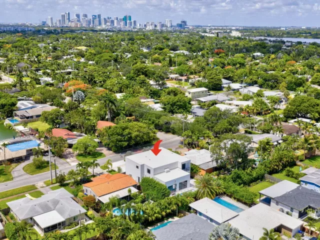 4-bedroom home for rent in Fort Lauderdale - 1807 NE 18TH Street - MondialRealty