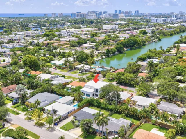 4-bedroom home for rent in Fort Lauderdale - 1807 NE 18TH Street - MondialRealty
