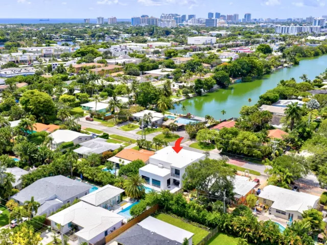 4-bedroom home for rent in Fort Lauderdale - 1807 NE 18TH Street - MondialRealty
