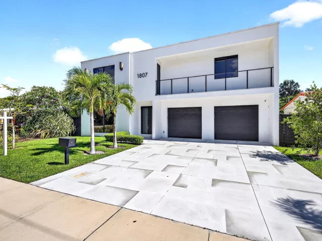 4-bedroom home for rent in Fort Lauderdale - 1807 NE 18TH Street - MondialRealty