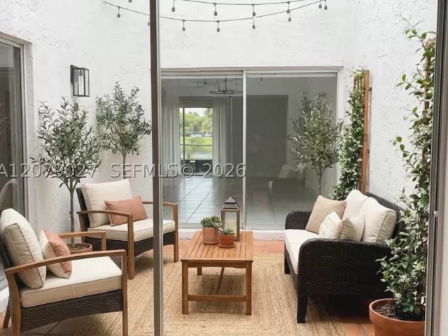4-bedroom home for rent in Miami - 14295 Kendale Lakes Cir - MondialRealty