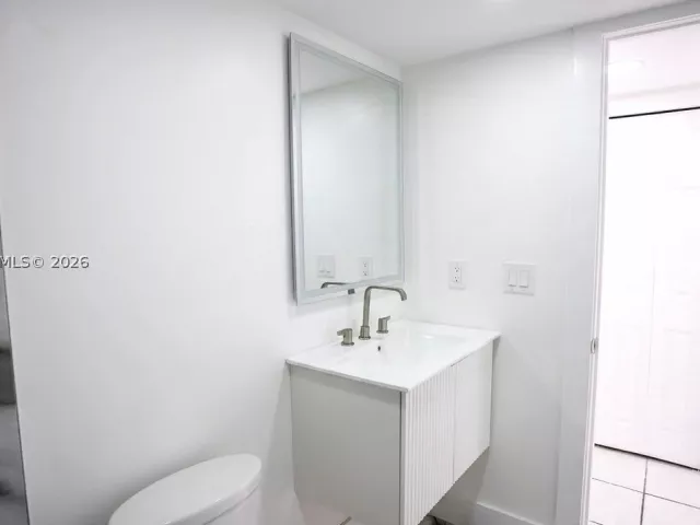 4-bedroom home for rent in Miami - 14295 Kendale Lakes Cir - MondialRealty