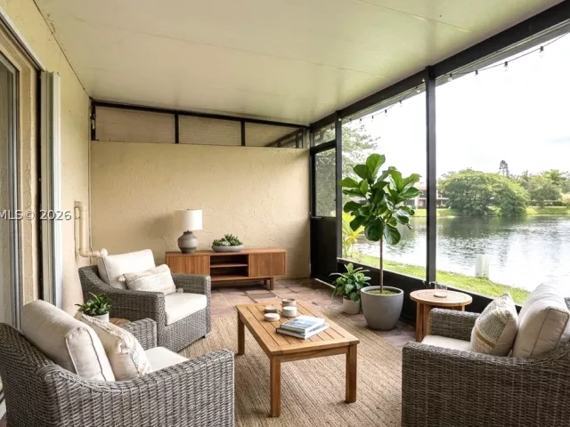 4-bedroom home for rent in Miami - 14295 Kendale Lakes Cir - MondialRealty
