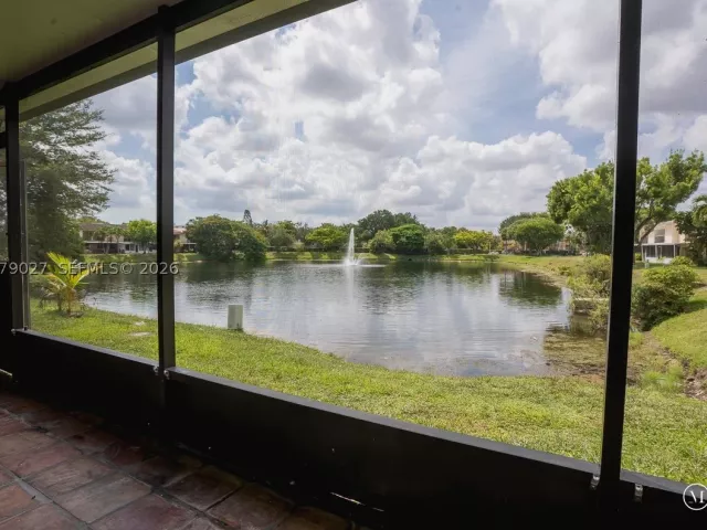 4-bedroom home for rent in Miami - 14295 Kendale Lakes Cir - MondialRealty