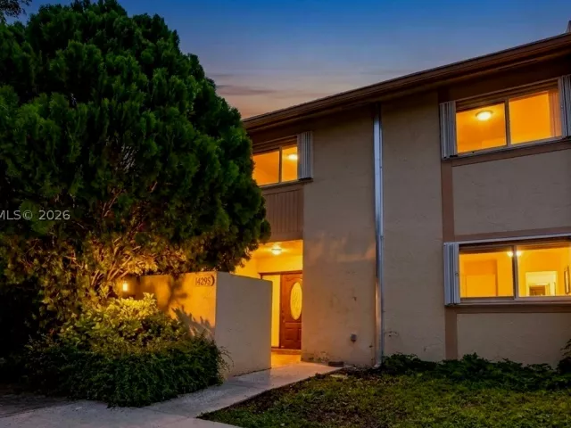 4-bedroom home for rent in Miami - 14295 Kendale Lakes Cir - MondialRealty