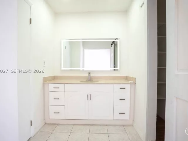 4-bedroom home for rent in Miami - 14295 Kendale Lakes Cir - MondialRealty