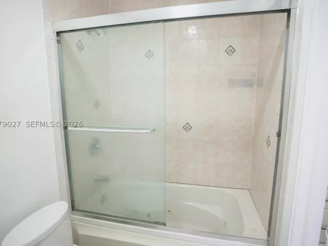 4-bedroom home for rent in Miami - 14295 Kendale Lakes Cir - MondialRealty