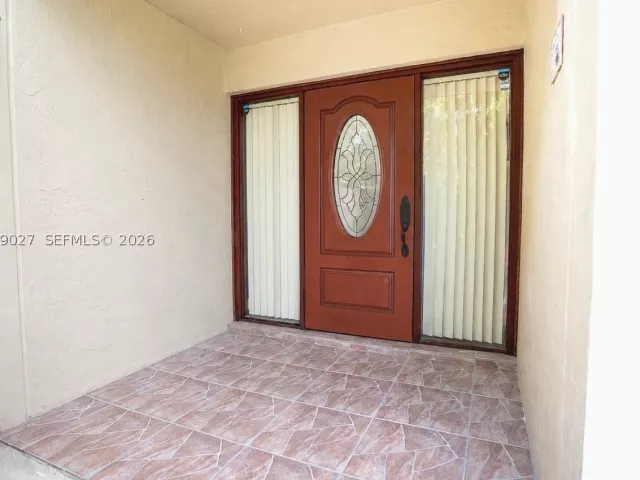 4-bedroom home for rent in Miami - 14295 Kendale Lakes Cir - MondialRealty