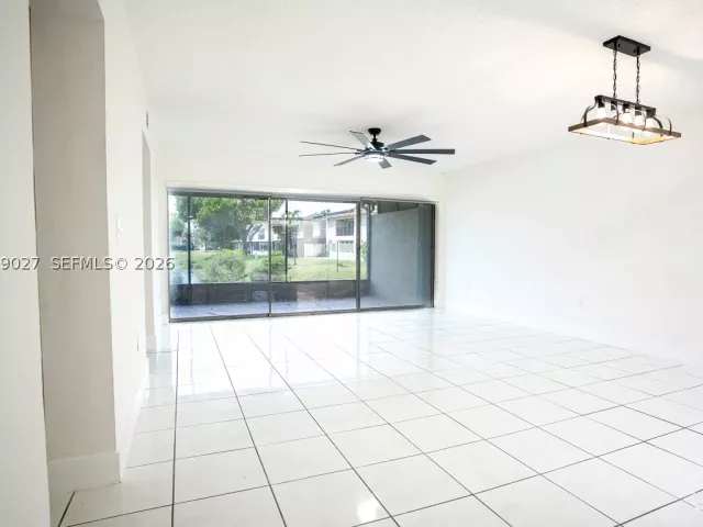 4-bedroom home for rent in Miami - 14295 Kendale Lakes Cir - MondialRealty
