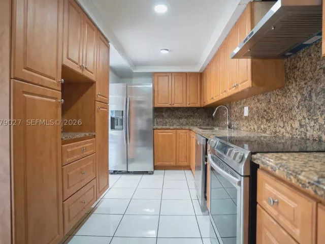4-bedroom home for rent in Miami - 14295 Kendale Lakes Cir - MondialRealty