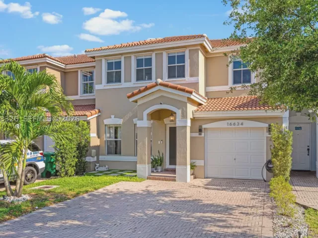 3-bedroom home for rent in Miami - 16634 SW 48th Ter 16634 - MondialRealty