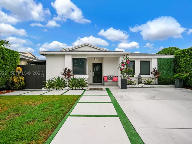 3-bedroom home for sale in Miami - 12330 SW 192nd Ter - MondialRealty
