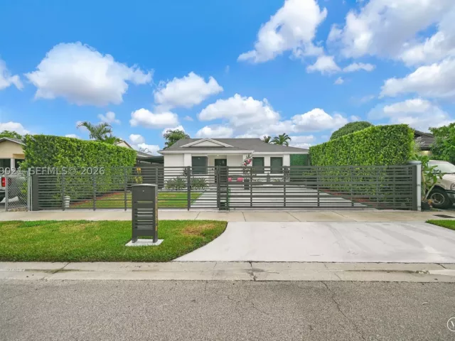 3-bedroom home for sale in Miami - 12330 SW 192nd Ter - MondialRealty