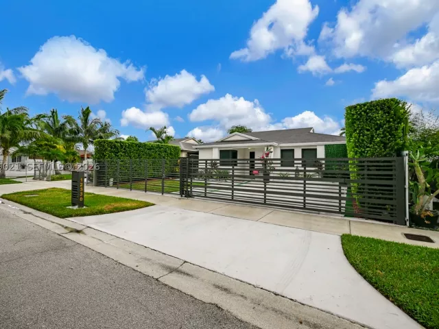 3-bedroom home for sale in Miami - 12330 SW 192nd Ter - MondialRealty