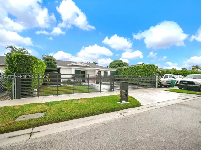 3-bedroom home for sale in Miami - 12330 SW 192nd Ter - MondialRealty