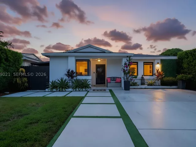 3-bedroom home for sale in Miami - 12330 SW 192nd Ter - MondialRealty