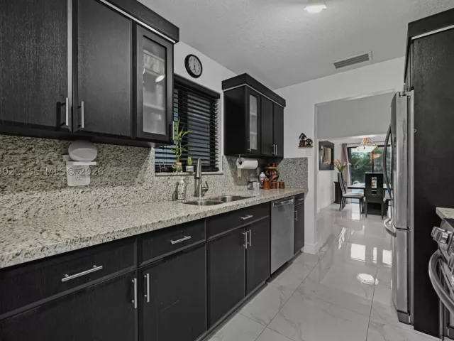3-bedroom home for sale in Miami - 12330 SW 192nd Ter - MondialRealty