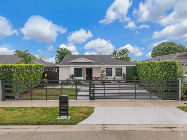 3-bedroom home for sale in Miami - 12330 SW 192nd Ter - MondialRealty