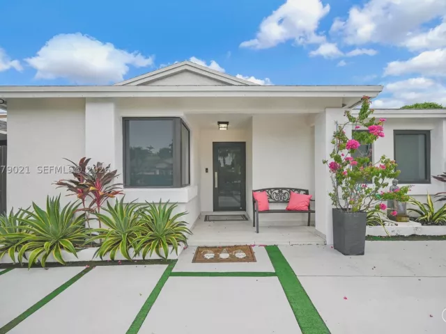 3-bedroom home for sale in Miami - 12330 SW 192nd Ter - MondialRealty