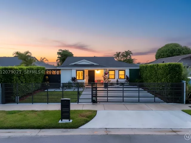 3-bedroom home for sale in Miami - 12330 SW 192nd Ter - MondialRealty