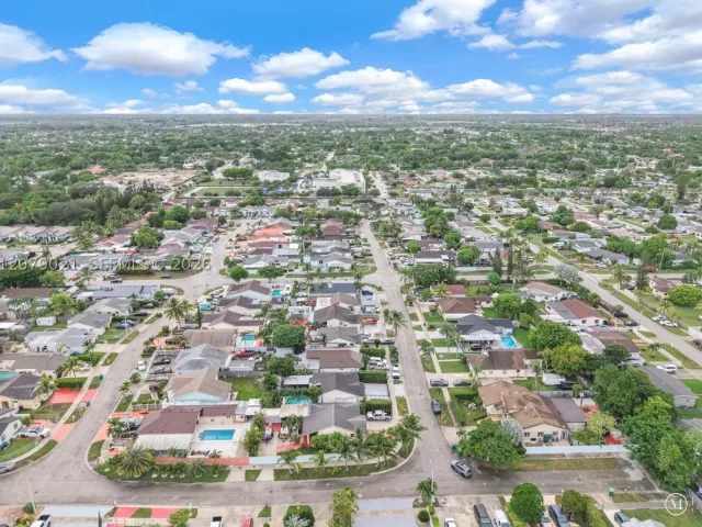 3-bedroom home for sale in Miami - 12330 SW 192nd Ter - MondialRealty