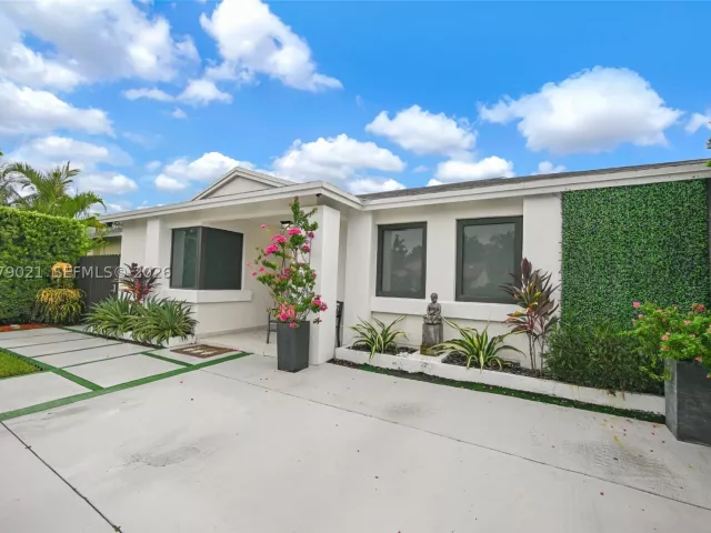 3-bedroom home for sale in Miami - 12330 SW 192nd Ter - MondialRealty