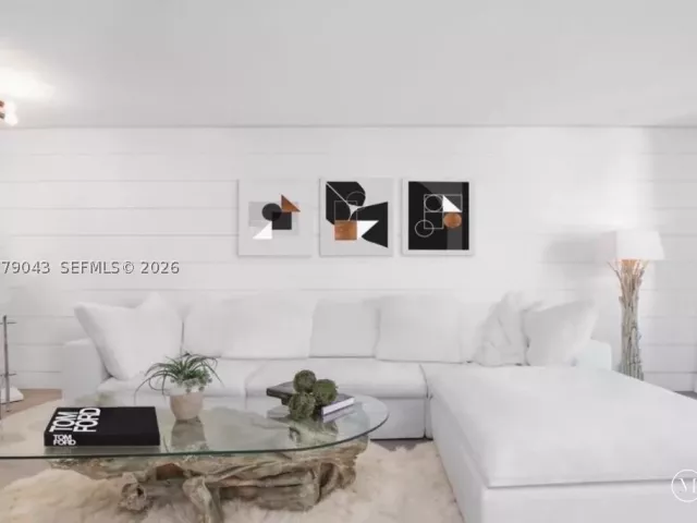 1-bedroom condo for sale in Miami Beach - 2655 Collins Ave 1003 - MondialRealty