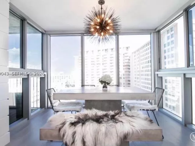 1-bedroom condo for sale in Miami Beach - 2655 Collins Ave 1003 - MondialRealty