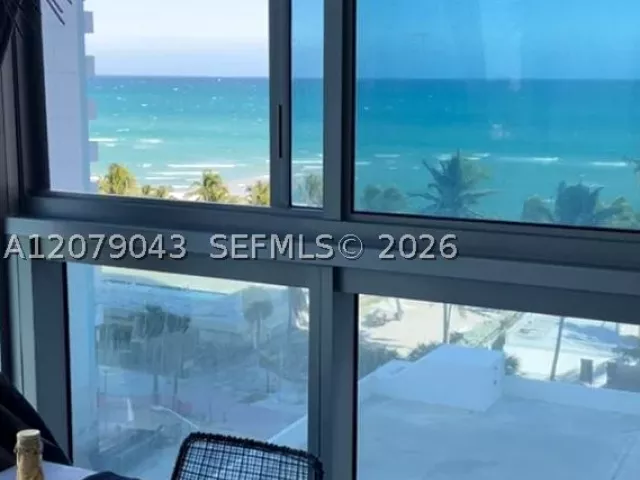 1-bedroom condo for sale in Miami Beach - 2655 Collins Ave 1003 - MondialRealty