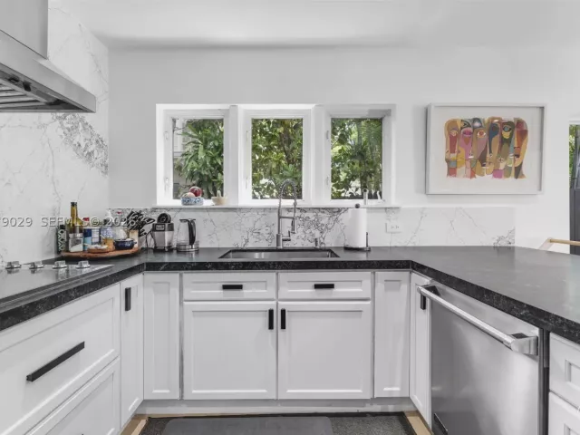 4-bedroom home for rent in Miami - 1826 Fairhaven Pl - MondialRealty