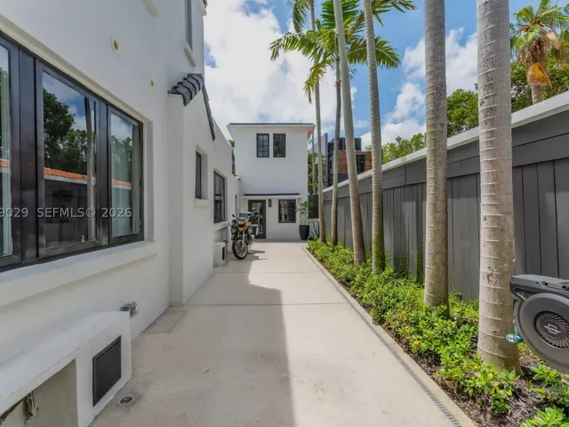 4-bedroom home for rent in Miami - 1826 Fairhaven Pl - MondialRealty