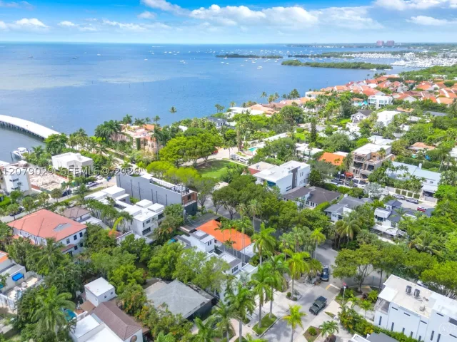 4-bedroom home for rent in Miami - 1826 Fairhaven Pl - MondialRealty