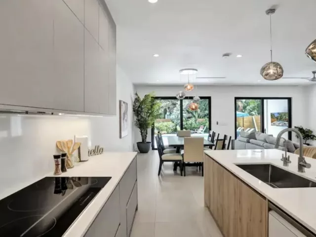 4-bedroom home for rent in Fort Lauderdale - 828 SW 16TH Street - MondialRealty