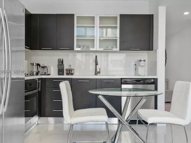 1-bedroom condo for sale in Miami - 41 SE 5th St 1111 - MondialRealty