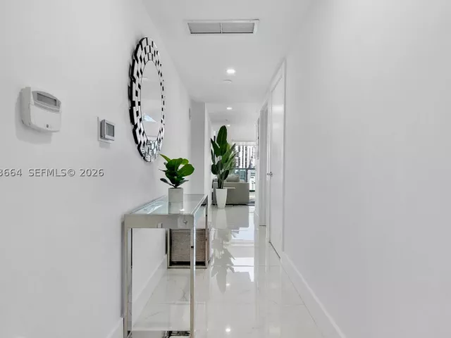 1-bedroom condo for sale in Miami - 41 SE 5th St 1111 - MondialRealty
