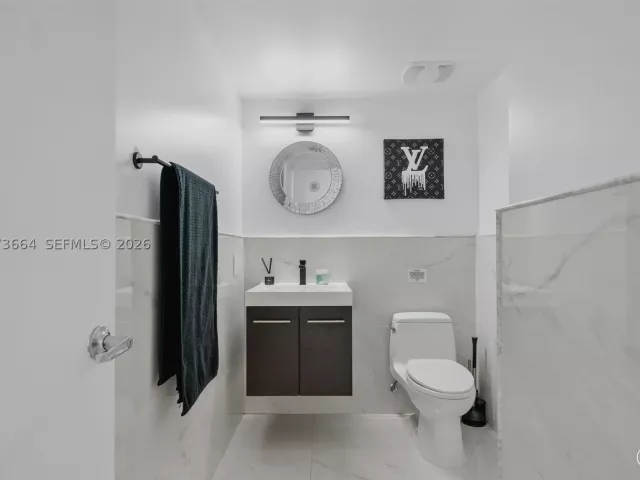 1-bedroom condo for sale in Miami - 41 SE 5th St 1111 - MondialRealty