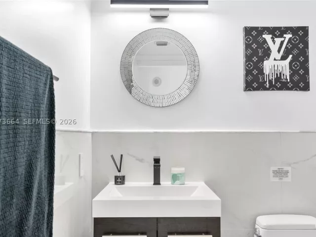 1-bedroom condo for sale in Miami - 41 SE 5th St 1111 - MondialRealty