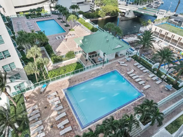 1-bedroom condo for sale in Miami - 41 SE 5th St 1111 - MondialRealty