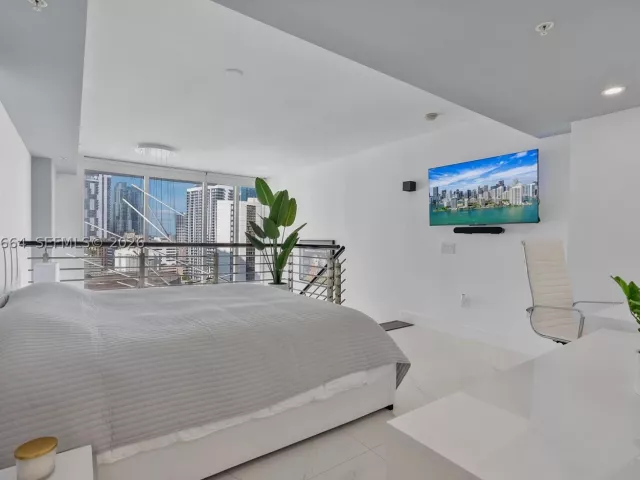 1-bedroom condo for sale in Miami - 41 SE 5th St 1111 - MondialRealty