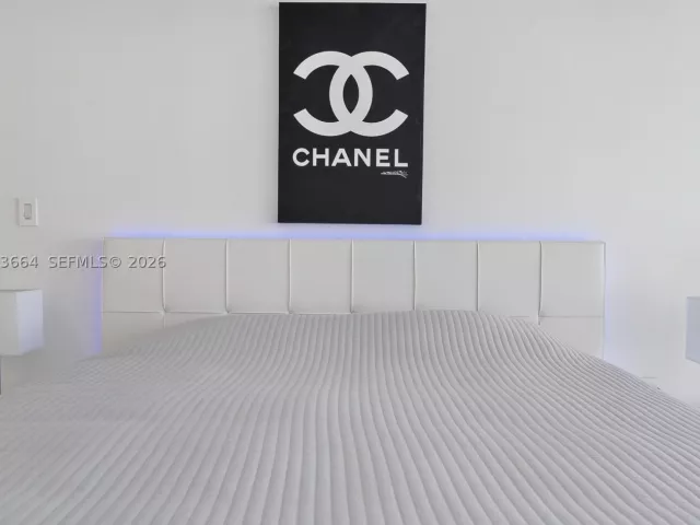 1-bedroom condo for sale in Miami - 41 SE 5th St 1111 - MondialRealty