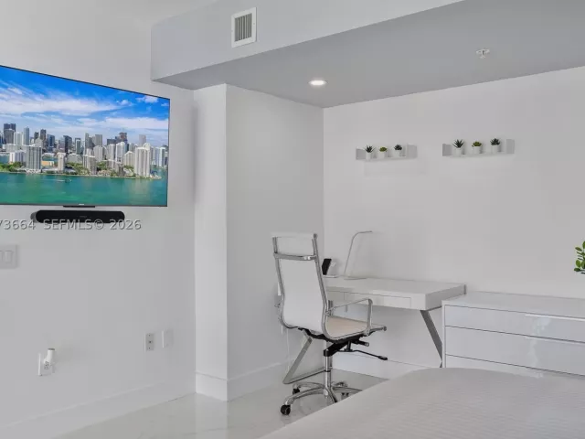 1-bedroom condo for sale in Miami - 41 SE 5th St 1111 - MondialRealty