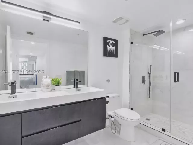 1-bedroom condo for sale in Miami - 41 SE 5th St 1111 - MondialRealty
