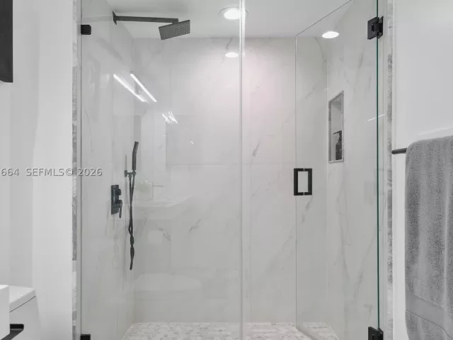 1-bedroom condo for sale in Miami - 41 SE 5th St 1111 - MondialRealty